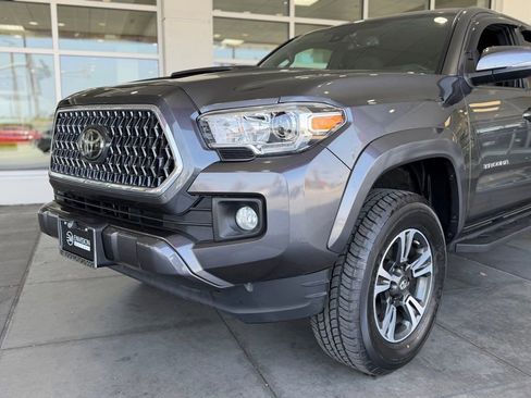 Used 2019 Toyota Tacoma TRD Sport w/ Technology Package RWD image 3