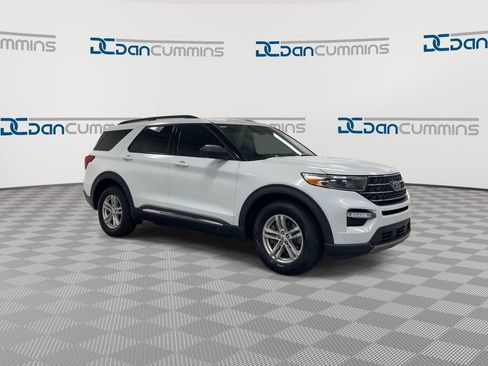 Used 2023 Ford Explorer XLT w/ Equipment Group 202A AWD/4WD image 2
