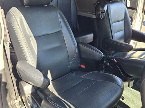 Used 2016 Toyota Sienna SE image 16