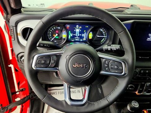 Used 2025 Jeep Wrangler Unlimited Sahara w/ Safety Group AWD/4WD image 14