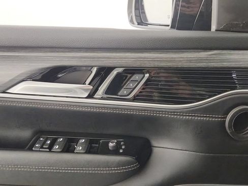 Used 2024 Jeep Wagoneer L Series II w/ Flexible Seating Group AWD/4WD image 27