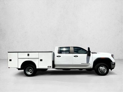 Used 2022 GMC Sierra 3500 Pro AWD/4WD image 5