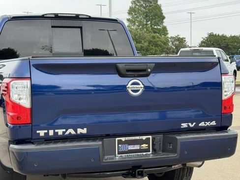 Used 2021 Nissan Titan SV w/ SV Convenience Package AWD/4WD image 8
