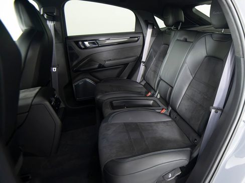 Certified 2022 Porsche Cayenne Turbo GT AWD/4WD image 38