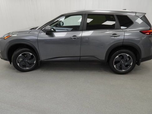 Used 2024 Nissan Rogue SV w/ SV Premium Package image 14