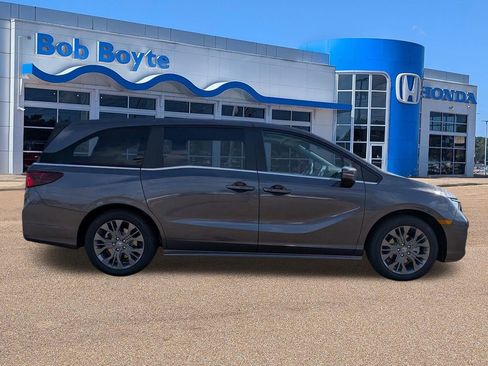 New 2026 Honda Odyssey Touring image 6