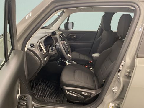 Used 2022 Jeep Renegade Latitude AWD/4WD image 8