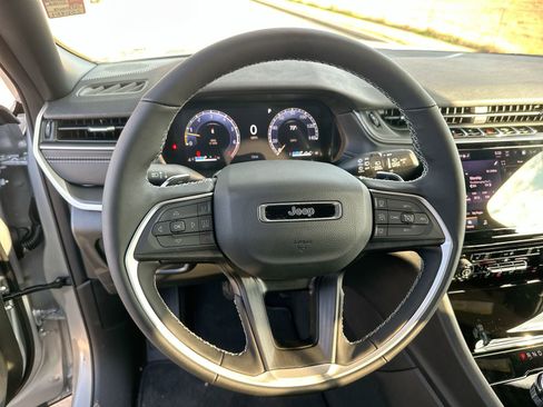 New 2025 Jeep Grand Cherokee L Laredo image 14