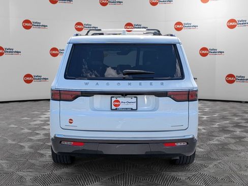Used 2022 Jeep Wagoneer Series III w/ Premium Group I AWD/4WD image 6