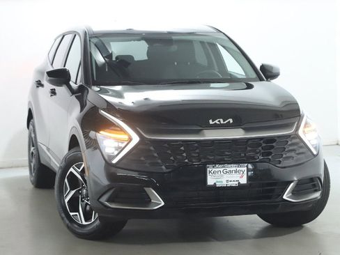 Used 2025 Kia Sportage LX AWD/4WD image 2