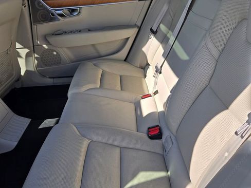 Used 2018 Volvo S90 T8 Inscription w/ Convenience Package image 39