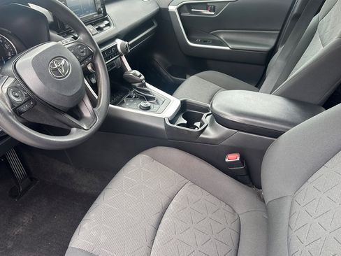 Used 2021 Toyota RAV4 XLE AWD/4WD image 13