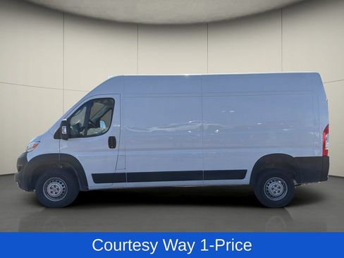 Used 2024 RAM ProMaster 2500 w/ Convenience Group FWD image 5