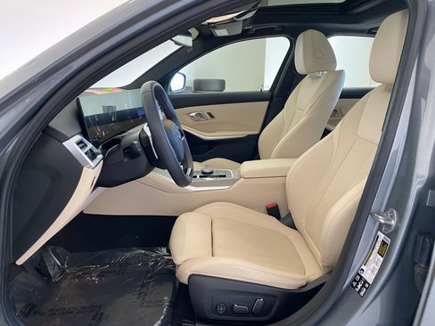 Used 2025 BMW 330i xDrive Sedan w/ Convenience Package image 4