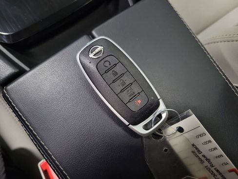 Used 2024 Nissan Rogue SL w/ SL Premium Package FWD image 15