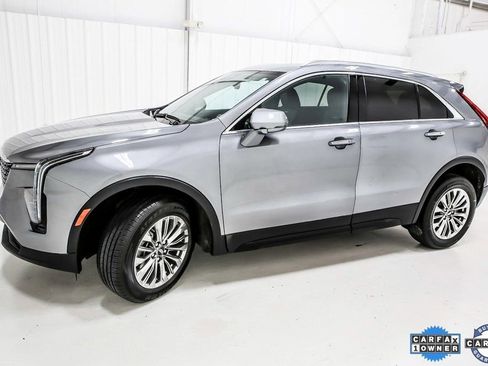Used 2024 Cadillac XT4 Premium Luxury image 3