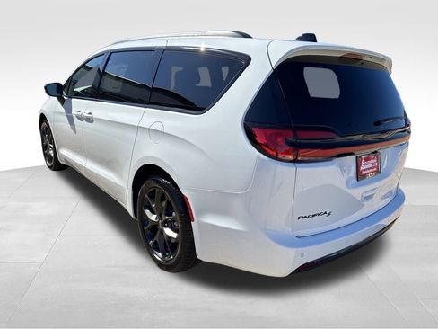 New 2026 Chrysler Pacifica Select w/ S Appearance Package image 3