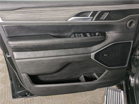 Used 2024 Jeep Wagoneer Series III w/ Premium Group I image 15