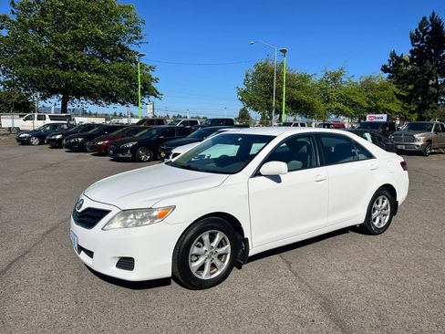 Used 2010 Toyota Camry XLE FWD image 7