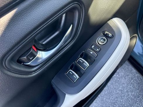 Certified 2023 Honda HR-V EX-L image 10