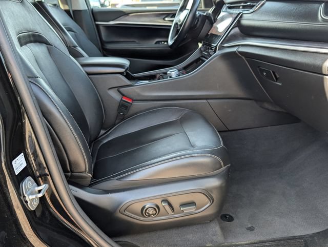 Used 2022 Jeep Grand Cherokee L Limited AWD/4WD image 25