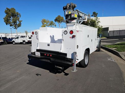 Used 2011 Ford F450 XL w/ XL Value Pkg image 3