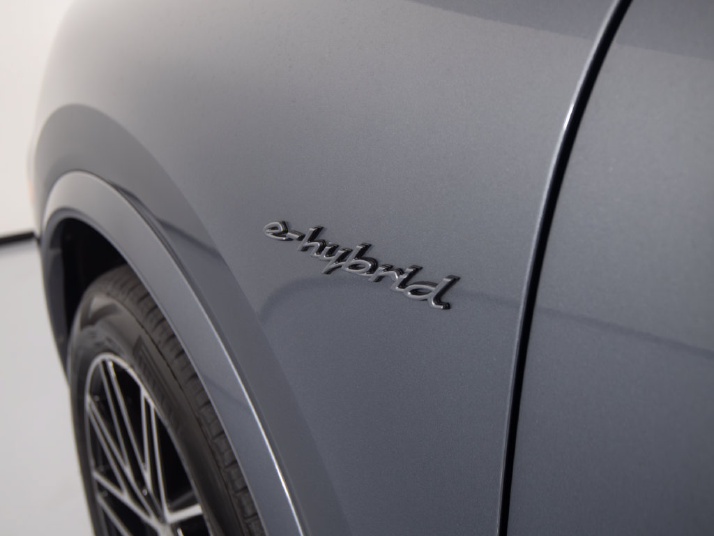 Certified 2026 Porsche Cayenne E-Hybrid AWD/4WD image 37