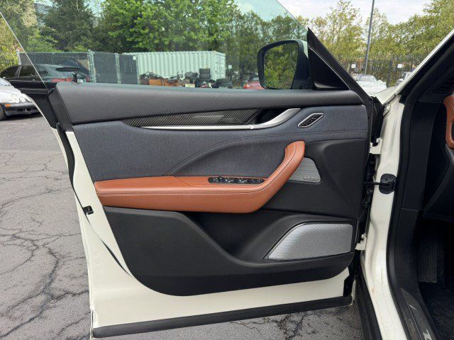 Used 2017 Maserati Levante S AWD/4WD image 17