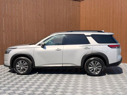 Used 2025 Nissan Pathfinder SV AWD/4WD image 14