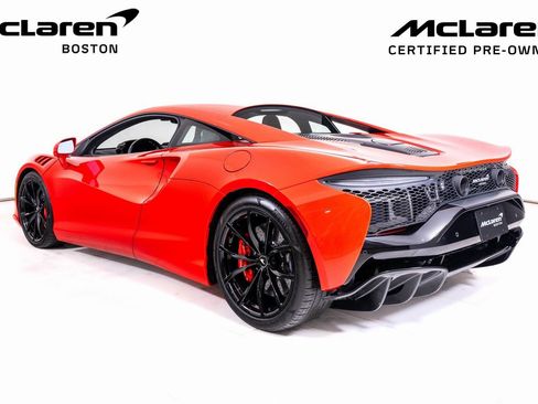 Used 2024 McLaren Artura RWD image 3