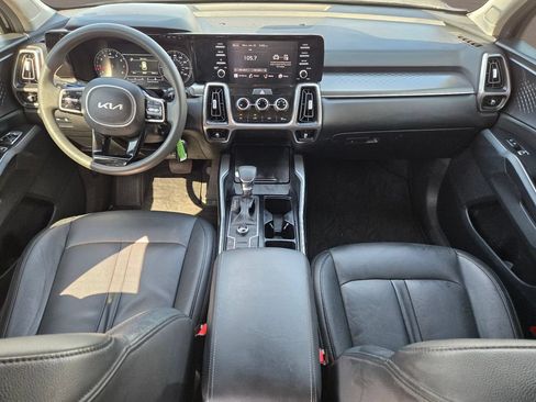 Used 2023 Kia Sorento LX FWD image 16
