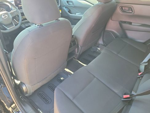 Used 2025 Nissan Rogue S image 12