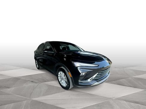 Used 2025 Buick Envista Preferred w/ Advanced Safety Package FWD image 2