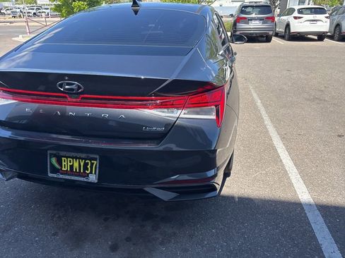 Used 2023 Hyundai Elantra Limited image 11