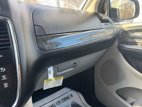 Used 2014 RAM C/V Tradesman FWD image 27