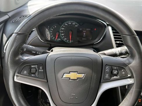 Used 2018 Chevrolet Trax LT w/ LT Convenience Package FWD image 18