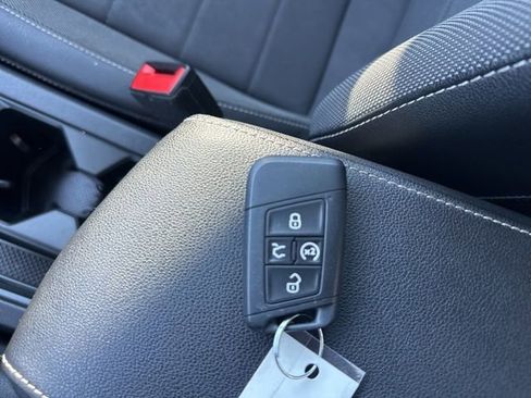 Used 2024 Volkswagen Taos SE image 32