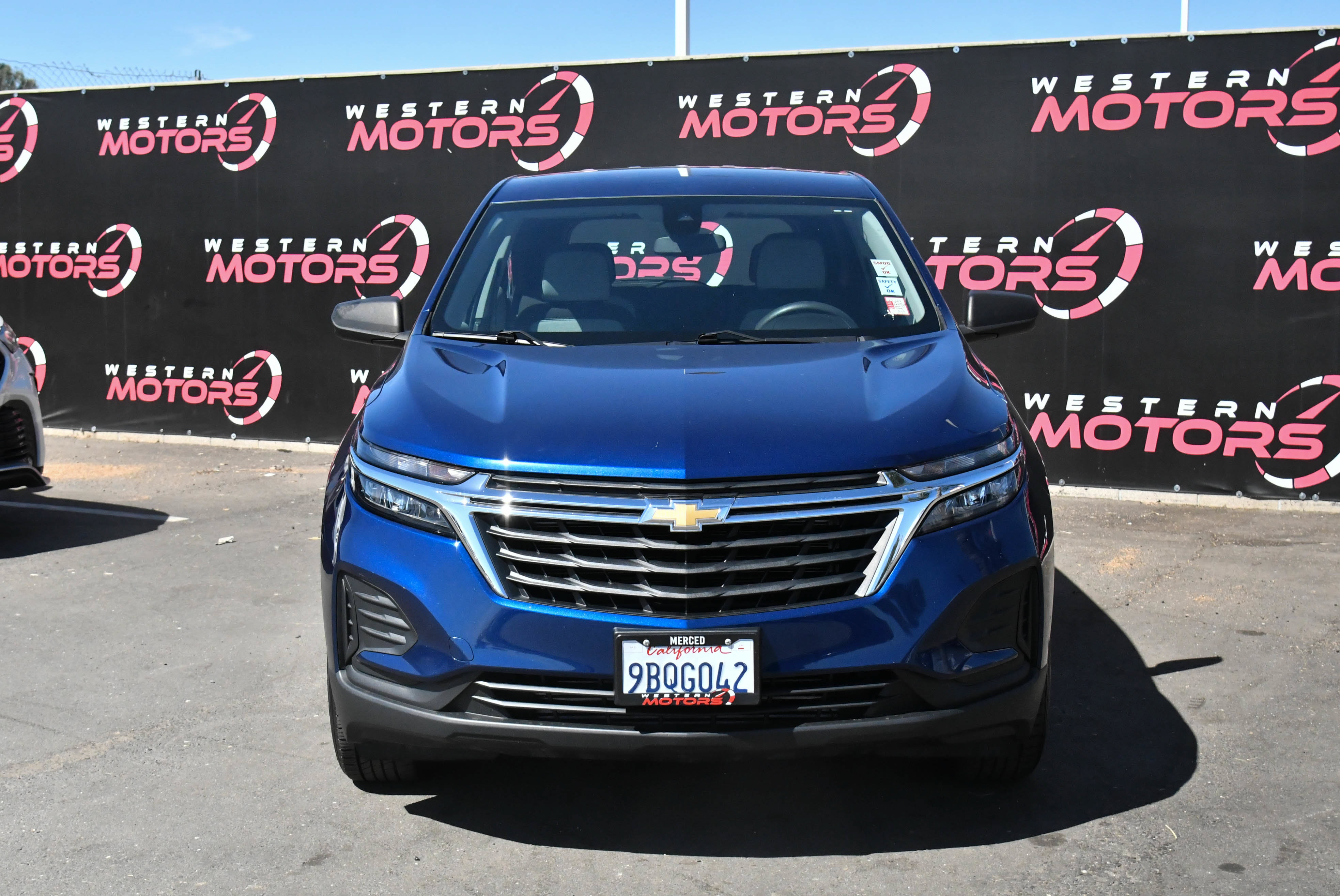 Used 2022 Chevrolet Equinox LS AWD/4WD image 2