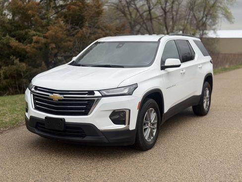 Used 2024 Chevrolet Traverse LT AWD/4WD image 2