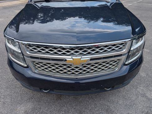 Used 2018 Chevrolet Suburban LT w/ LT Signature Package RWD image 12