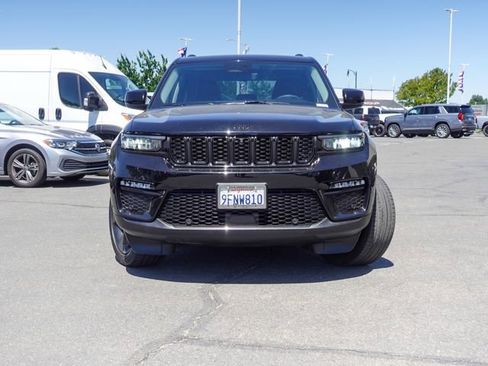Used 2023 Jeep Grand Cherokee Limited w/ Luxury Tech Group II AWD/4WD image 2