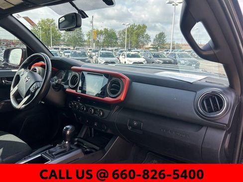 Used 2016 Toyota Tacoma TRD Sport w/ Towing Package image 6