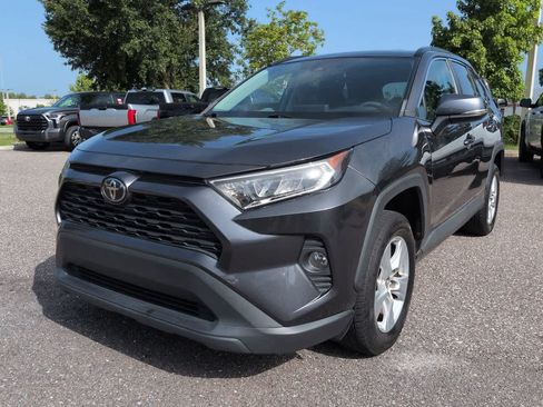 Used 2020 Toyota RAV4 XLE FWD image 2