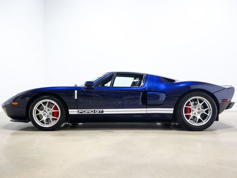 Used 2006 Ford GT RWD image 13
