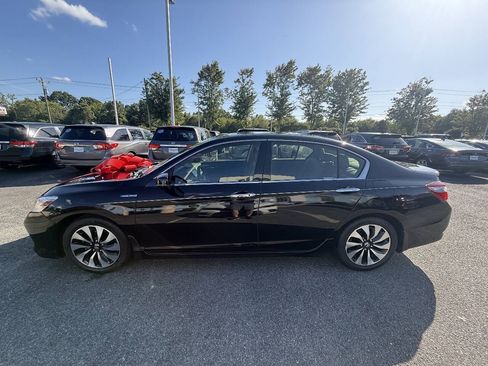 Used 2017 Honda Accord Touring image 3