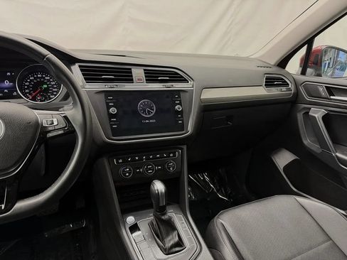 Used 2020 Volkswagen Tiguan SE w/ Panoramic Sunroof Package AWD/4WD image 15