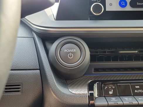 Used 2025 Toyota Prius XLE FWD image 19