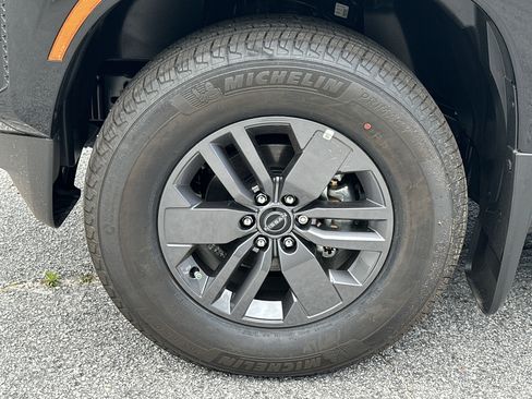 New 2025 Nissan Frontier SV w/ SV Convenience Package image 11