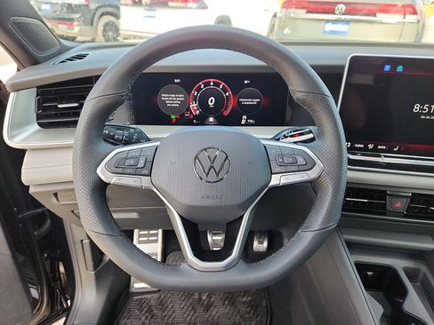 New 2026 Volkswagen Tiguan SE R-Line FWD image 16