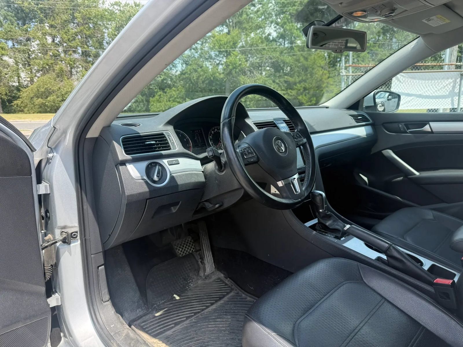 Used 2013 Volkswagen Passat 2.5 SE FWD image 9
